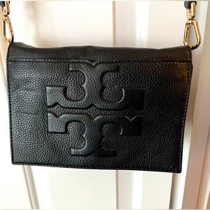 Tory Burch logo cross body in black . 23 1/2” adjustable strap. Like new